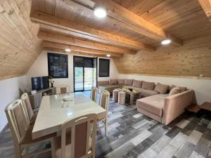 a living room with a couch and a table at Apartmani Gocki Raj 2024 Vrnjačka Banja in Vrnjačka Banja