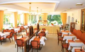 Restoran või mõni muu söögikoht majutusasutuses Akzent Hotel Berlin