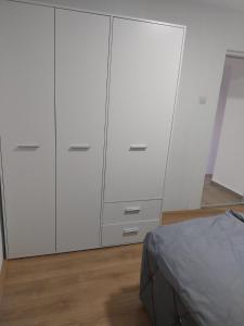 Postel nebo postele na pokoji v ubytování Matvik