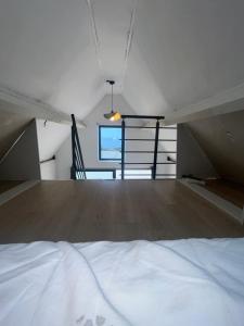 Ένα ή περισσότερα κρεβάτια σε δωμάτιο στο Petite maison face océan