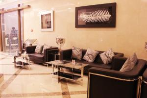 Khu vực ghế ngồi tại Montreal Naif Hotel