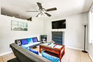 TV/trung tâm giải trí tại Outdoor Entertainment! Central Clearwater Condo