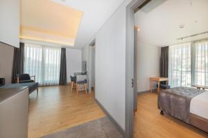 Meroddi Beyoğlu Residence客房内的一张或多张床位