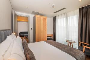 Meroddi Beyoğlu Residence客房内的一张或多张床位