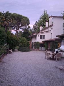 a house with a table and chairs in front of it at Le Terre Basse in Codroipo