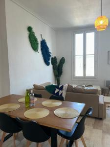 a living room with a wooden table and chairs at L'Oasis - Halles Châtellerault in Châtellerault +10 photos