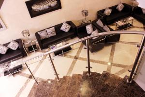 Khu vực ghế ngồi tại Montreal Naif Hotel