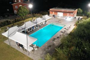 Πισίνα στο ή κοντά στο Villa Alessandra