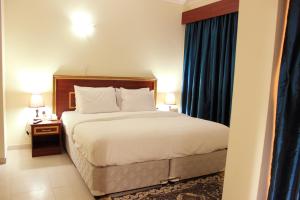 Giường trong phòng chung tại Montreal Naif Hotel