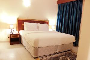 Giường trong phòng chung tại Montreal Naif Hotel