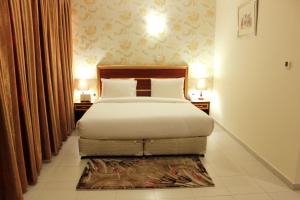 Giường trong phòng chung tại Montreal Naif Hotel