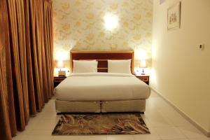 Giường trong phòng chung tại Montreal Naif Hotel