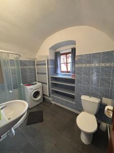 Koupelna v ubytování Ubytování Orlík + 29 fotografií