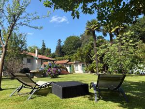 Zahrada ubytování Villa de charme parc fleuri, arboré et piscine à BIARRITZ