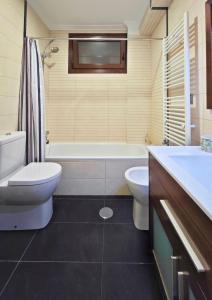 Kúpeľňa v ubytovaní Casa piscina boleros