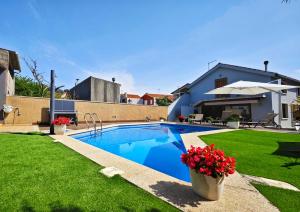 Bazén v ubytovaní Casa piscina boleros alebo v jeho blízkosti