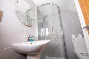 a bathroom with a sink and a shower with a mirror at Newly Renovated Sanctuary for 4 in Tacket Street, Ipswich in Ipswich +16 photos