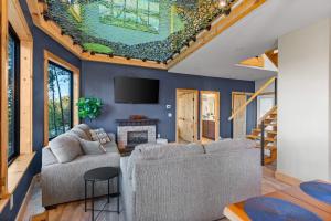 Χώρος καθιστικού στο Dreams of Spring at Magnolia Treehouse +84 φωτογραφίες