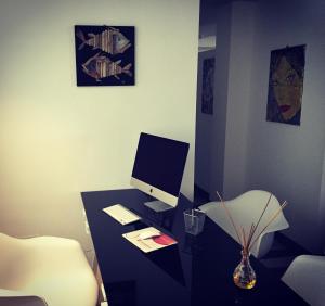 an office with a desk with a computer and a chair at Residenza RoMa in Tropea