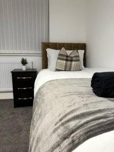 Katil atau katil-katil dalam bilik di Spacious & Modern house in St Helens