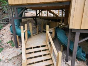 Φωτογραφία από το άλμπουμ του The Mighty Sycamore Treehouse at Treetop Escapes σε Wildwood +81 φωτογραφίες