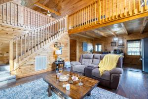 Istumisnurk majutusasutuses 100 Guests Blackthorn: Sister Smokies Homes Luxury Mountain Retreat