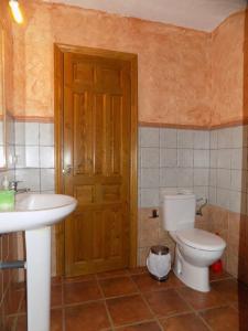 a bathroom with a toilet and a sink at Casas Rurales Las Eras I A Y II B in Santa María de Riaza +31 photos