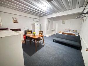 Ένα ή περισσότερα κρεβάτια σε δωμάτιο στο Alfred apartments