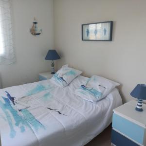 Postel nebo postele na pokoji v ubytování Royan accès direct à la plage