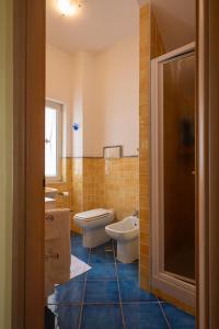 Bilik mandi di A Casa da Carol +15 gambar