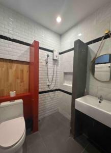 Ένα μπάνιο στο Garden and pool Villa bangkok