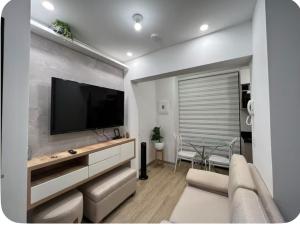 TV a/nebo společenská místnost v ubytování Hermoso Depa Monoambiente en Magdalena cerca a san isidro