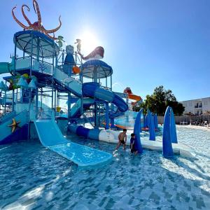 Piscina de la sau aproape de Beach, pool and slides Sousse Monastir 41