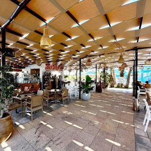 Un restaurant sau alt loc unde se poate mânca la Beach, pool and slides Sousse Monastir 41