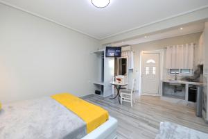 Guest House Narta的厨房或小厨房