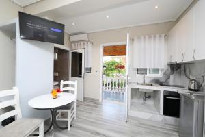 Guest House Narta的厨房或小厨房