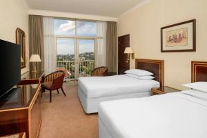 Postel nebo postele na pokoji v ubytování Sheraton Kampala Hotel