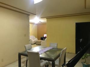 Televisyen dan/atau pusat hiburan di Casa completa em ótima localização