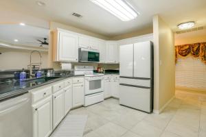 Fotografie z fotogalerie ubytování 9 Mi to Lake Texoma Calera Escape with Gazebo! v destinaci Calera