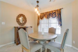 Fotografie z fotogalerie ubytování 9 Mi to Lake Texoma Calera Escape with Gazebo! v destinaci Calera