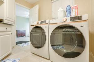 Fotografie z fotogalerie ubytování 9 Mi to Lake Texoma Calera Escape with Gazebo! v destinaci Calera + 19 fotografií