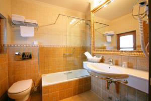 Koupelna v ubytování Hotel Merindad de Olite + 37 fotografií