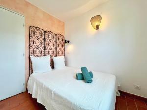 En eller flere senge i et værelse på Villa Baux'Nheur, Vue Alpilles, Calme, CLIM, 9 personnes