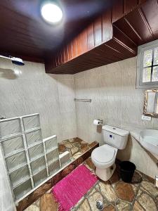 Un baño de Hotel Refugio Cariguana