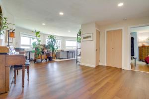 Gallery image of Spacious Deck w/ Ocean View: Puget Sound Gem! in Freeland +23 photos