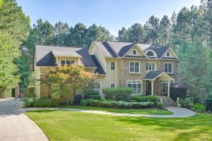 Vườn quanh Game Room and Patio Luxe Retreat Near Lake Norman!