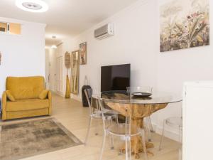 Televízia a/alebo spoločenská miestnosť v ubytovaní Luxury ocean view apartment costa adeje