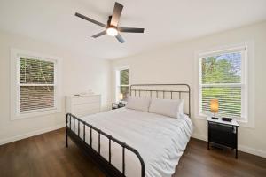 Ένα ή περισσότερα κρεβάτια σε δωμάτιο στο Appalachian Cottage