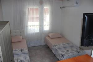 Gallery image of Titiz Pansiyon in Avsa Adasi