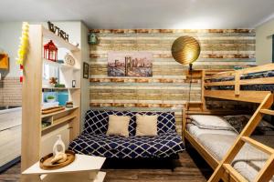 Ένα ή περισσότερα κρεβάτια σε δωμάτιο στο Hollywood 1BR – Near Beach Dining